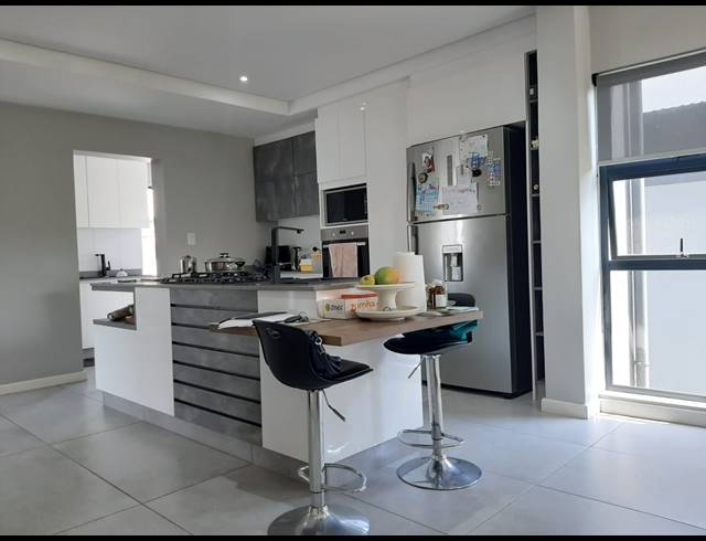 3 BEDROOM TOWNHOUSE FOR SALE IN PALM LAKES ESTATE